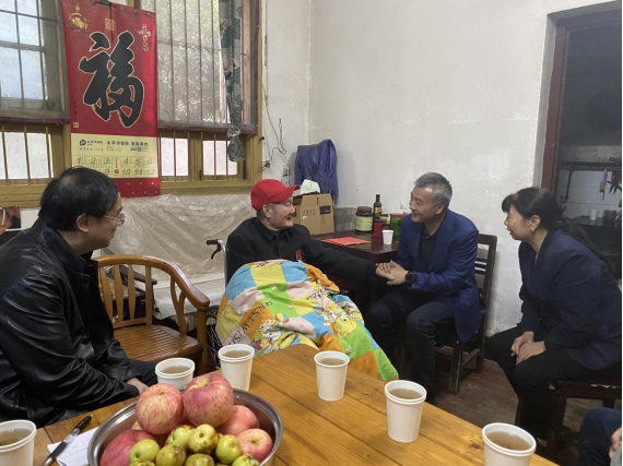 周笑春一行走访慰问抗美援朝志愿军老战士